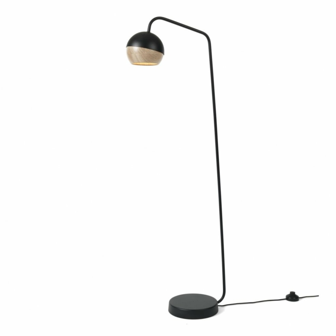 Stehlampe-RAY-von-Mater.jpg
