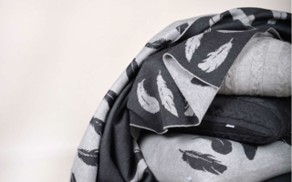 Lenz & Leif_Feather Kissen + Decken